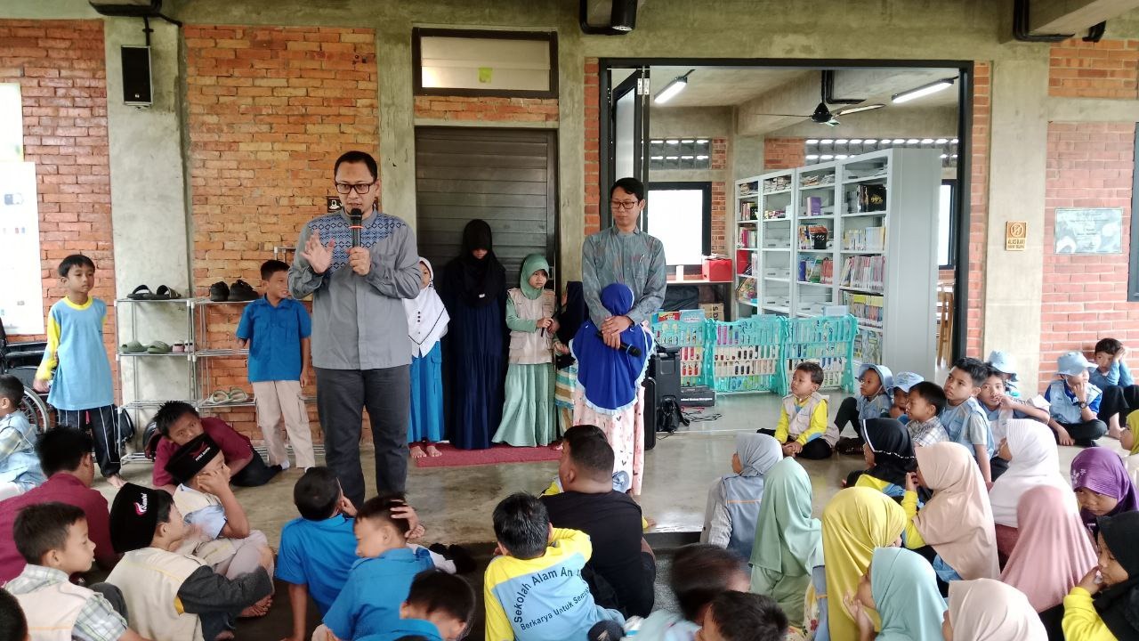 Kabar Istimewa itu, Hadiah Umroh untuk Guru Quran
